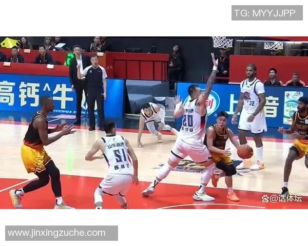 炸裂!于德豪再被吹犯规 打了5分钟一分未得5犯离场